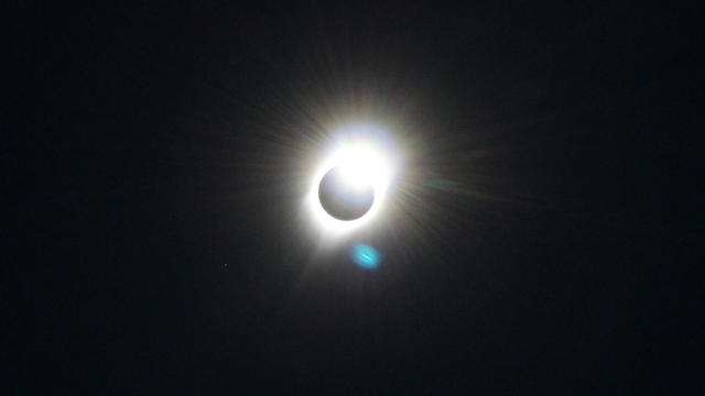 Diamond Ring eclipse formation as Totality was ending